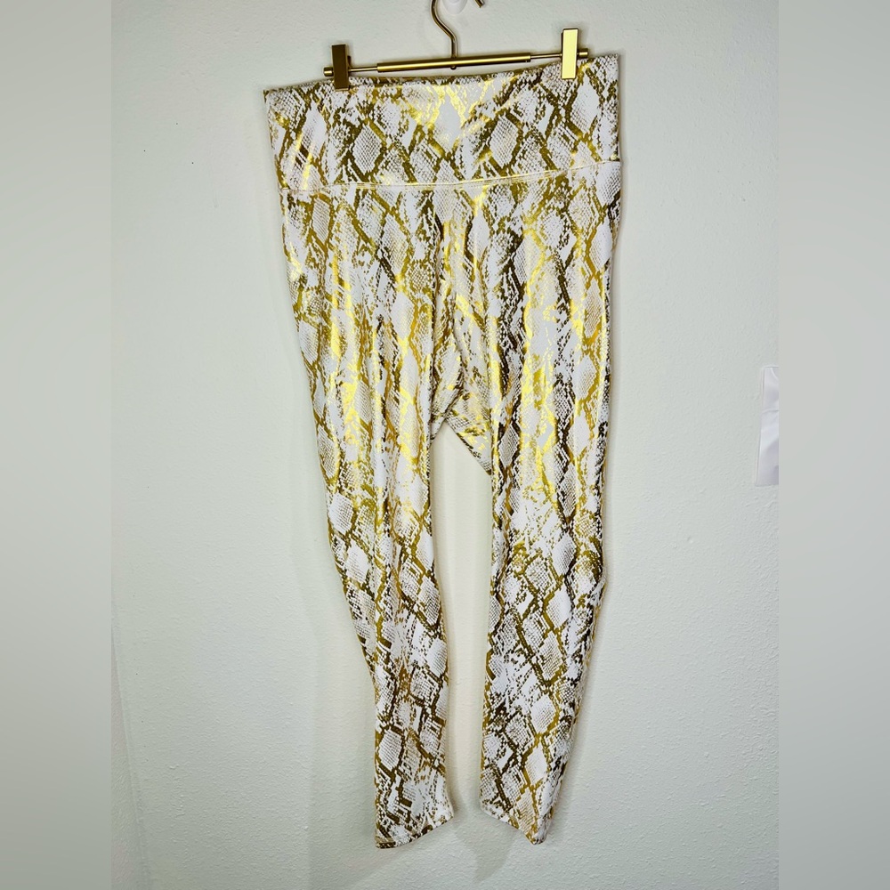 ๐ Fabletics High Waisted Foil Leggings Size 1X Copper Foil Snake - Picture 3 of 10
